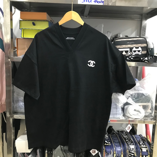 Áo THun Chanel Đen Cổ Tim SIZE XL +