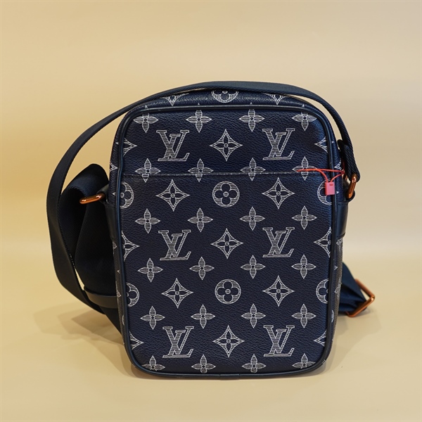 Túi LV đeo chéo hoa trắng chữ ngược +