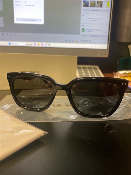 Kính Gentle Monster đen KG+