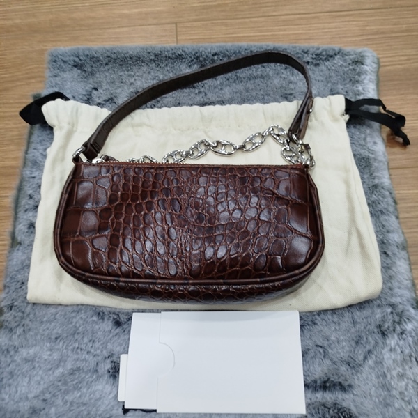 Túi kẹp nách By far da rắn nâu KG+