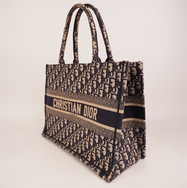 Túi Dior tote màu xám trắng KG+