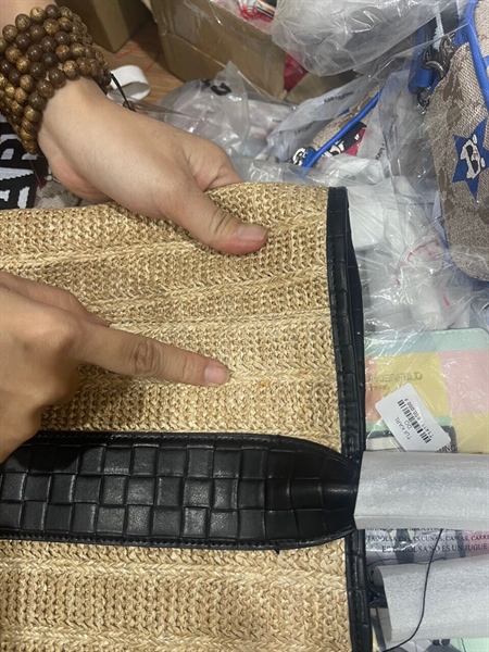 Túi Tote DKNY Cói Kèm Pound KG+