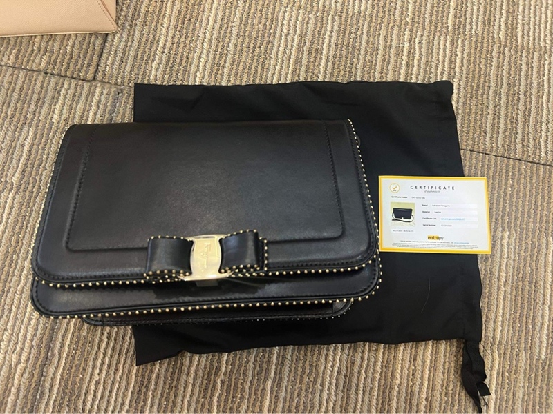 Túi Clutch Salvatore Đen Có Nơ KG+