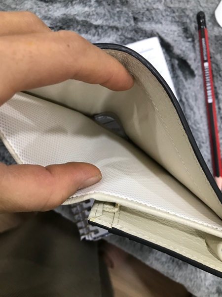 Ví GG Trắng Phối Sọc Đỏ Nâu+