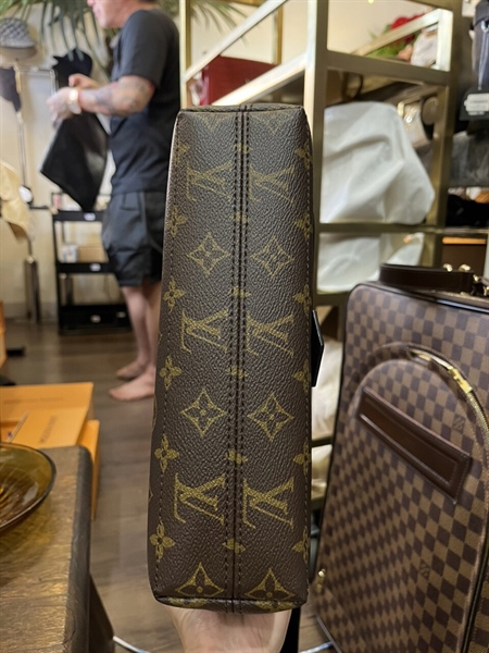 Túi LV đeo chéo viền đen +