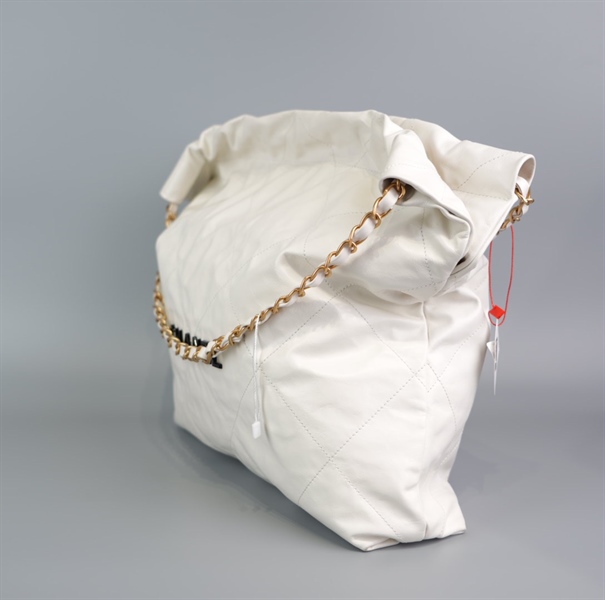 Túi Chanel trắng da mềm kèm pound KG+