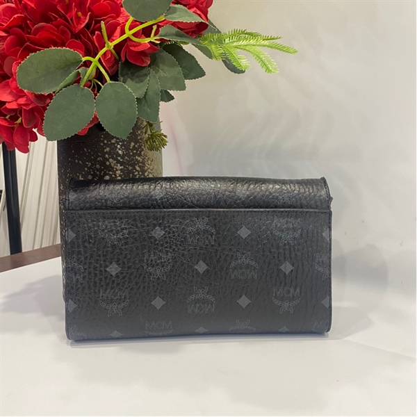 Túi xách MCM đen xích trắng KG+