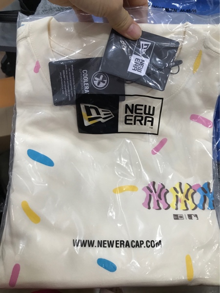 Áo Thun NY Trắng Ngà Họa tiết Size L KG+