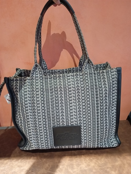 Túi Tote Marc Jacobs đen trắng KG+