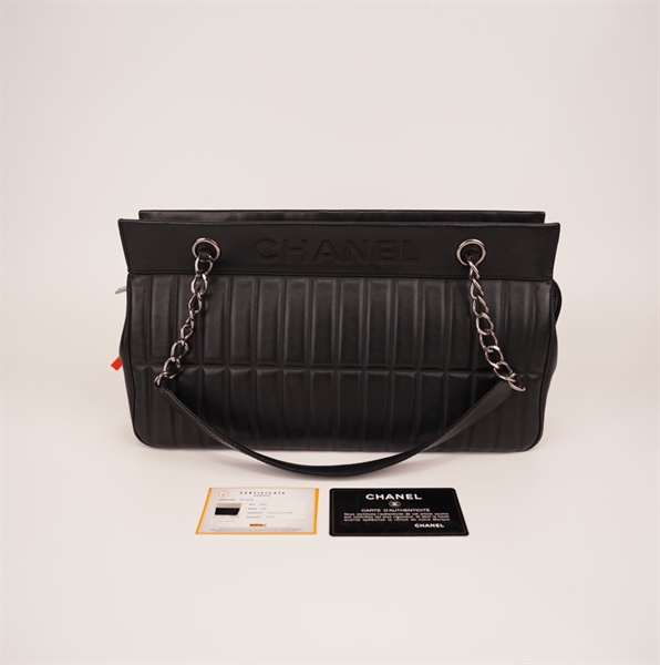 Túi Chanel chữ nhật đen vân dọc KG+