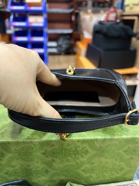 Túi GG kẹp nách đen +