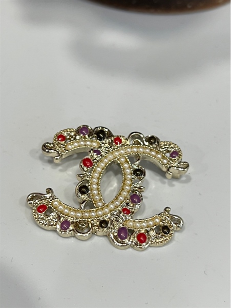 Cài áo Chanel