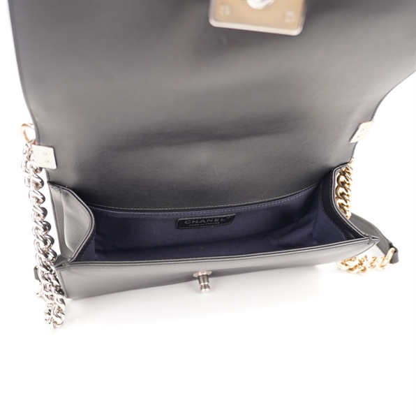 Túi Chanel Boy lấp lánh viền da đen+