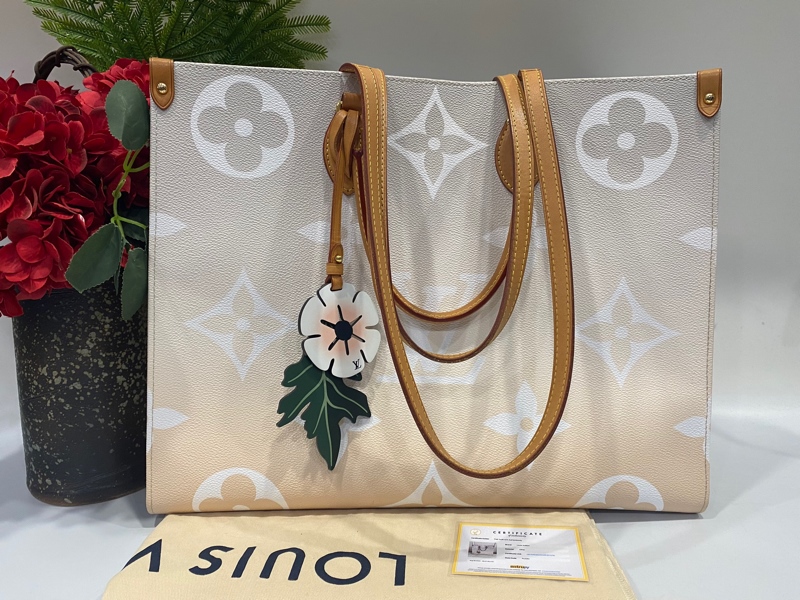 Túi LV on the go hoa kem KG+