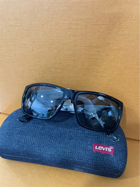 Kính Levi’S đen vân KG+
