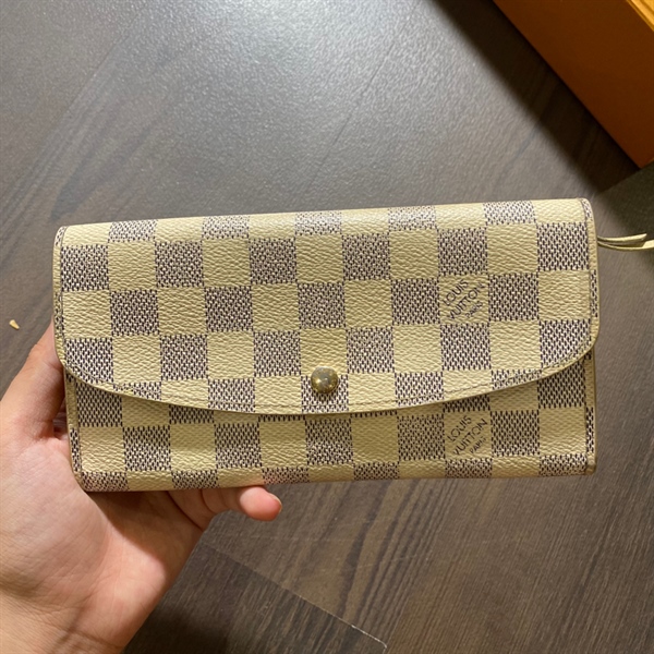 Ví LV kem nút vàng KG+