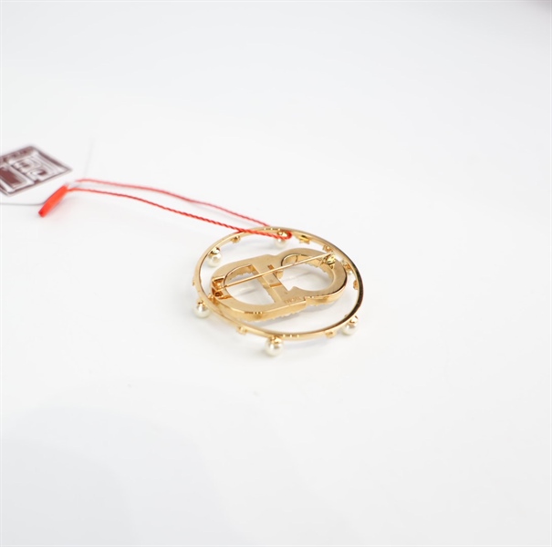 Cài áo Dior tròn đính ngọc trai trắng nhỏ KG+