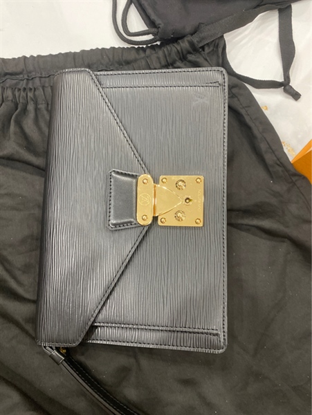 Túi LV clutch