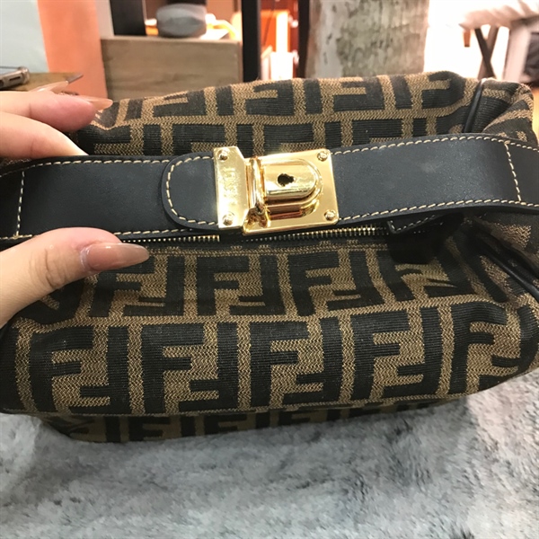 Túi Fendi hộp chữ nhật quai xách da đen ++