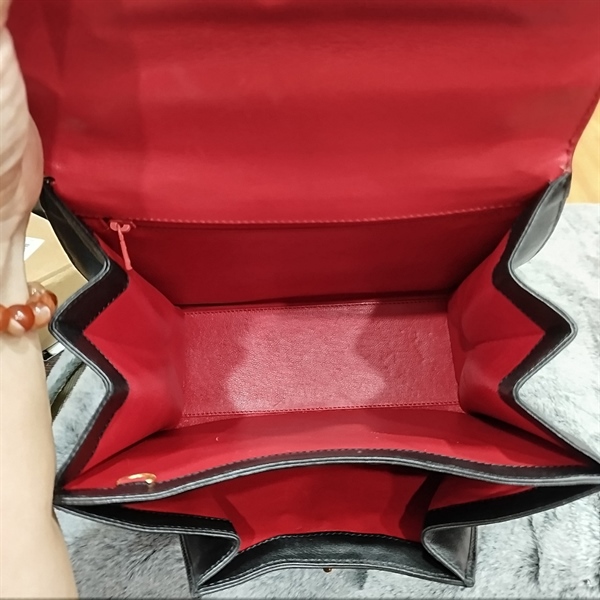 Túi xách Cartier đen lòng đỏ KG+