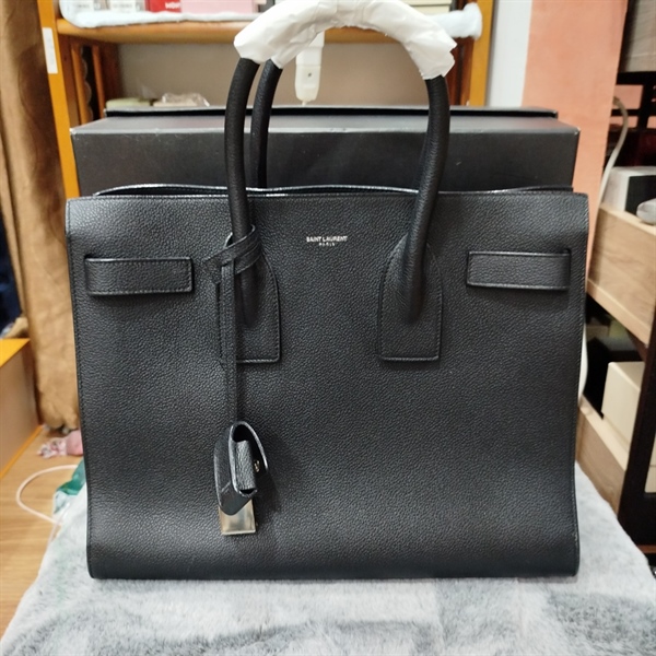 Túi xách YSL đen kèm chìa ổ KG+