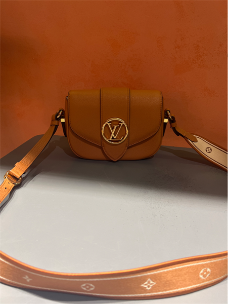 Túi LV da bò khoá vàng+