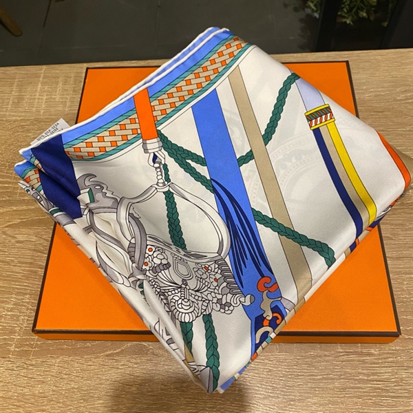 Khăn lụa Hermes +