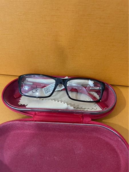 Kính CK gọng đen đỏ KG+