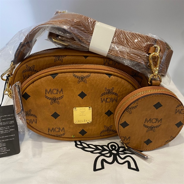 Túi MCM + charm KG