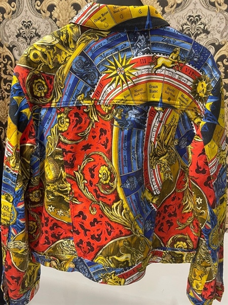 Áo khoác Moschino màu sắc KG+