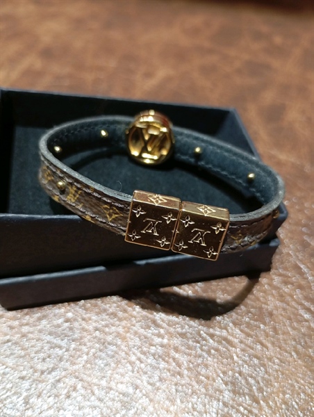 Vòng tay LV mặt logo vàng KG+