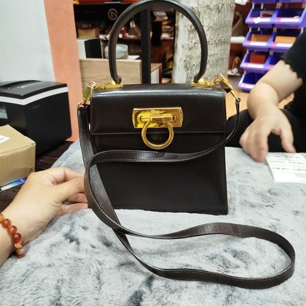 Túi xách Salvatove khóa chữ nhật -tròn vàng KG+