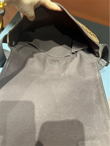 Túi LV đeo chéo nâu+