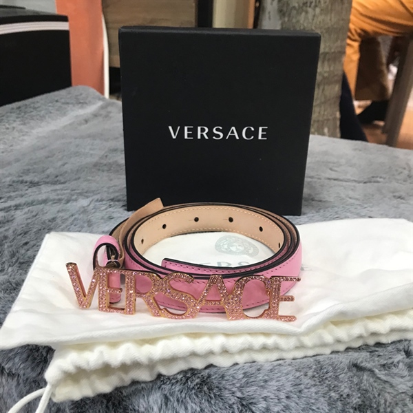 Thắt lưng Versace hồng logo đính đá KG+
