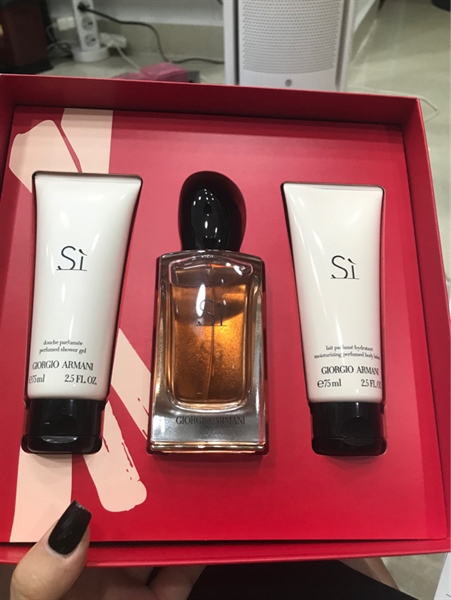 Nước hoa nữ Giorgio Armani Sì đỏ+