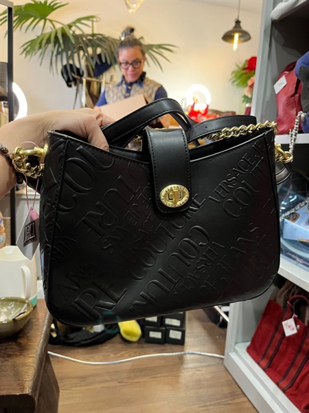 Túi Versace đen KG+