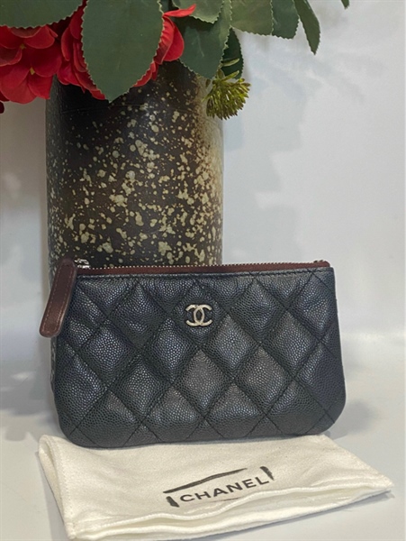 Ví CC đen dập vân +