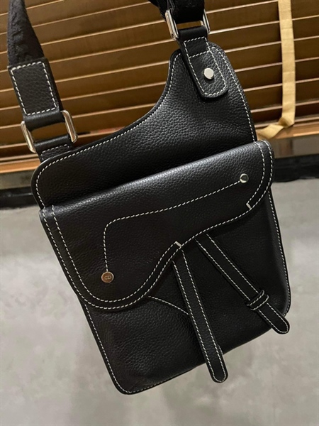 Túi đeo Dior đen KG+