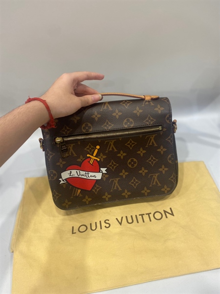 Túi LV thêu đỏ +