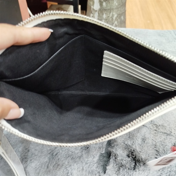 Túi clutch Dior đen trắng +