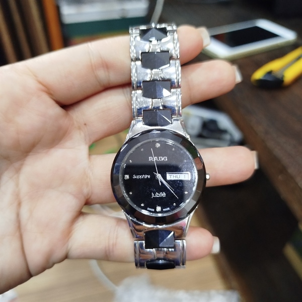 Đồng hồ nữ Rado mặt tròn đen trắng KG+