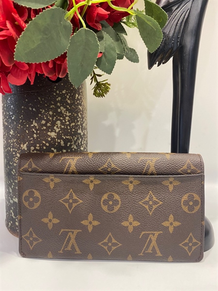 Ví LV lòng đỏ đô +