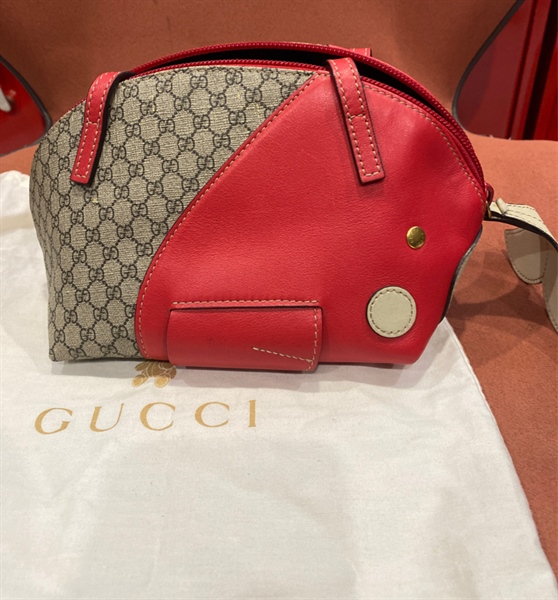 Túi hình cá gucci