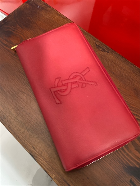 Ví đỏ khoá kéo YSL