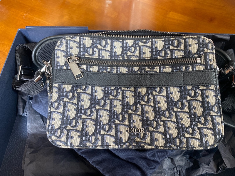 Túi đeo chéo Dior