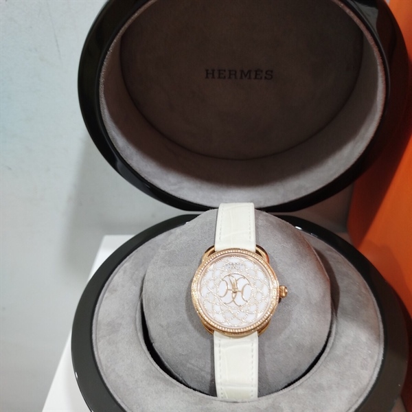 Đồng Hồ Hermes Quai Trắng KG+