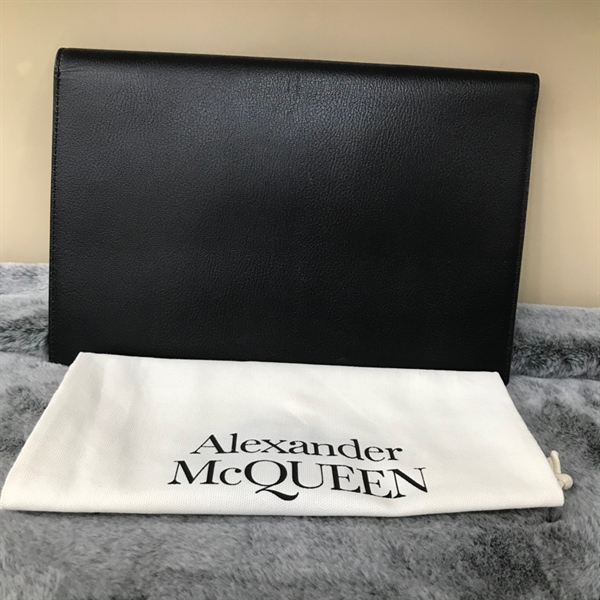 Túi Alexander McQueen Clutch Đen KG+