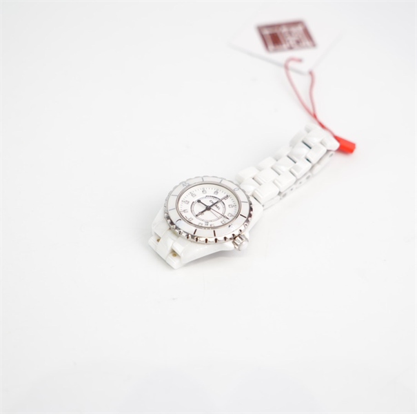 Đồng hồ Chanel dây trắng mặt tròn KG+