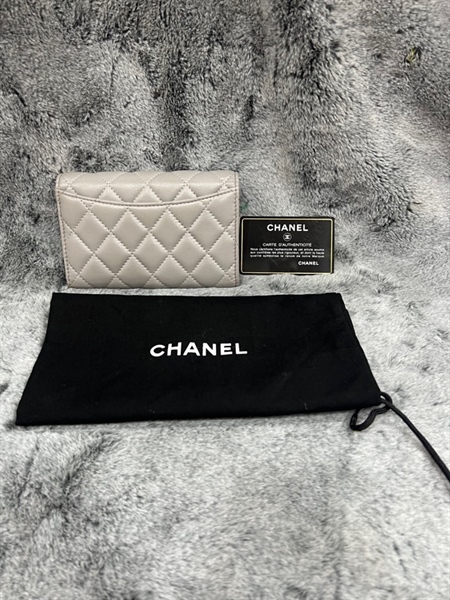 Ví chanel lỡ màu xám nhạt+