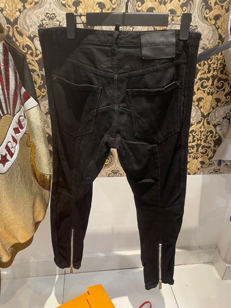 Quần Dsquared2 đen KG+